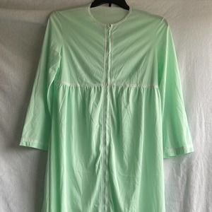 Zayre women green nylon night gown with front zipper down.